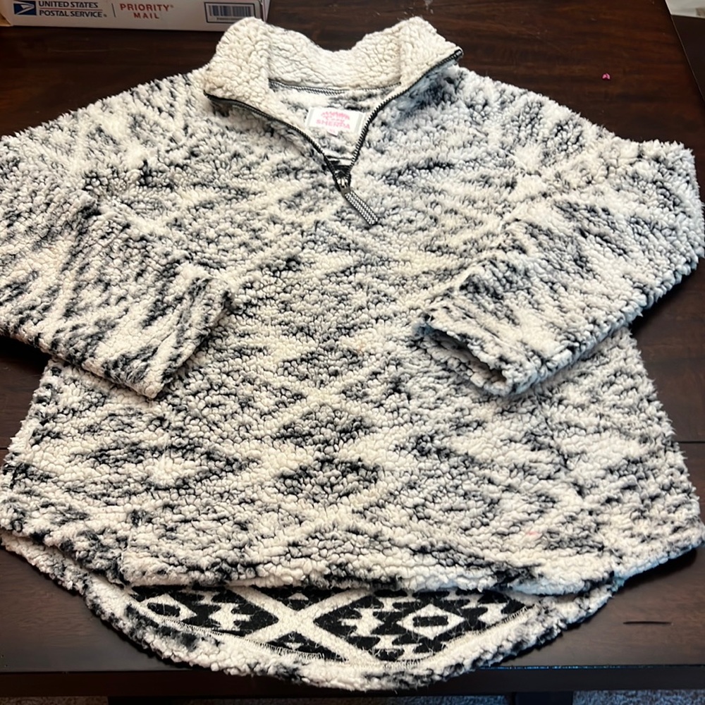 Cozy sherpa jacket.  Size XL.  Excellent condition gently used.
